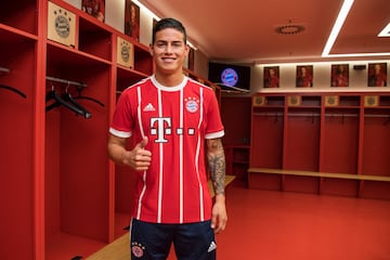 James Rodríguez slips on the famous red shirt for the first time.