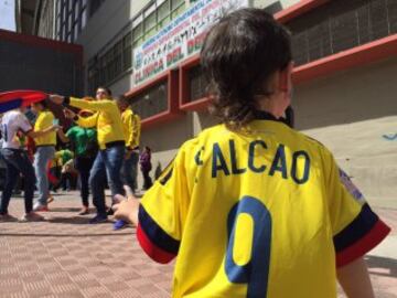 Los hinchas colombianos se toman las calles de La Paz