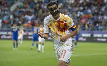 El jugador español Pedro con máscara en 2016.
