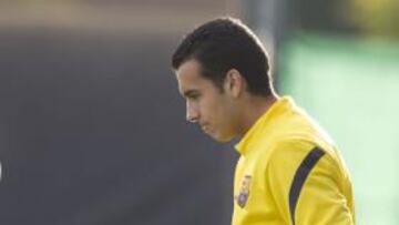 Pedro se incorpora al grupo con Busquets al margen