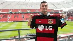 Aránguiz podría ser titular en debut del Bayer en la Champions