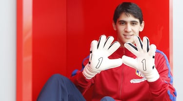 Vinculado al filial del Atlético en 2012, jugaría 47 partidos en Segunda "B". Saldría cedido en dos ocasiones al Real Zaragoza para finalmente ser traspasado al Girona. Jugó tanto en Primera como en Segunda, siendo cedido al Sevilla y posteriormente comprado. Con el conjunto hispalense anotó un gol la pasada temporada frente al Real Valladolid.