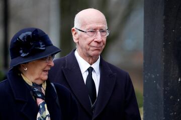 Sir Bobby Charlton arrives for the funeral of former England World Cup winning goalkeeper Gordon Banks