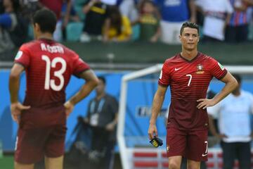 Ricardo Costa y Cristiano Ronaldo tras la derrota de Portugal ante Alemania.