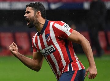 El hispano-brasileño ha sido un histórico con Simeone. Diego Costa ha jugado 216 partidos con el Atlético y marcó 83 goles. Ganó una Liga, una Copa, una Europa League y tres Supercopas de Europa. Después de varias cesiones, jugó de rojiblanco en las campañas 2012-12 y 2013-14. Se marchó al Chelsea, quien pagó 38 millones por él. Estuvo tres años allí, ganó dos Premier, pero quiso volver. El Atlético lo repescó en el mercado invernal de la campaña 2017-18. Pagó 50 millones por él. Su segunda etapa de rojiblanco no fue tan buena como la primera. 

