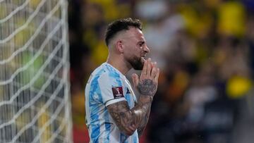 Argentina's Nicolas Otamendi reacts after missing a chance of goal during the South American qualification football match for the FIFA World Cup Qatar 2022 against Ecuador, at the Isidro Romero Monumental Stadium in Guayaquil, Ecuador, on March 29, 2022. (Photo by Dolores Ochoa / POOL / AFP)