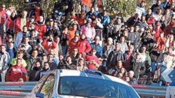 <b>DISFRUTANDO. </b>Los espectadores viendo a Ojeda en el Shalymar 2008.