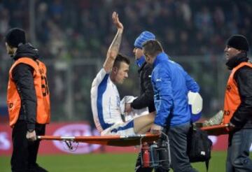 Eslovaquia-Luxewmburgo. Juraj Kucka en camilla lesionado.