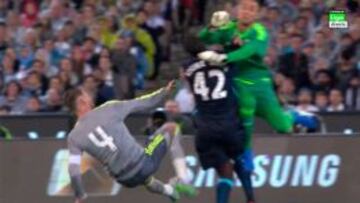 Keylor Navas falló e hizo un penalti no señalado a Touré