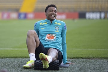 La Selección de Brasil realizó su primer entrenamientos en el estadio Metropolitano de Techo en Bogotá antes de viajar a Venezuela.