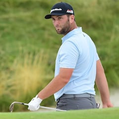 Rahm sigue en la pomada: tercero a dos golpes del líder