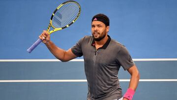 Jo-Wilfried Tsonga celebra su victoria frente al japonés Taro Daniel en el Open de Brisbane.