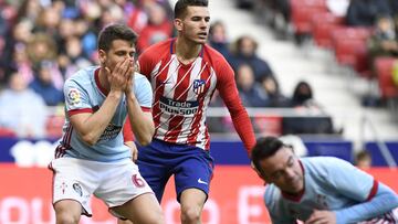 Nemanja Radoja se lamente tras rematar al palo contra el Atlético de Madrid en el Wanda Metropolitano.