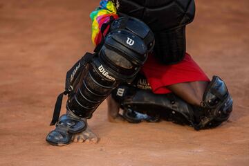 El fot車grafo de AFP, Badru Katumba, ha realizado un reportaje visual sobre c車mo son las condiciones de los m芍s j車venes aficionados al b谷isbol en Gayaza, ciudad en el distrito de Wakiso en la regi車n de Buganda en Uganda.
