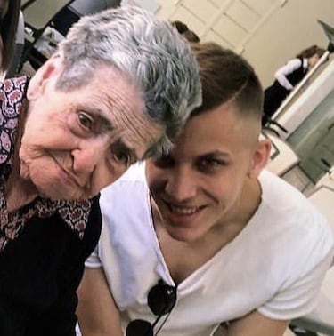 La abuela de Ivi juega el C¨¢diz-Bar?a con 102 a?os y Covid