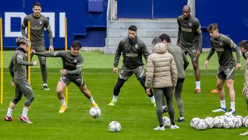 Los jugadores del Atlético en el entrenamiento de hoy.