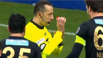El ¨²ltimo l¨ªo del ¨¢rbitro ?akir: ?Penal por mano del portero!