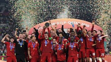 El Liverpool levanta el trofeo del Mundialito.