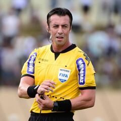 Árbitro brasileño dirigirá el partido entre Chile y Uruguay