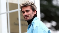 France's forward Antoine Griezmann arrives in Clairefontaine-en-Yvelines on March 18, 2024 as part of the team's preparation for upcoming friendly football matches. (Photo by FRANCK FIFE / AFP)