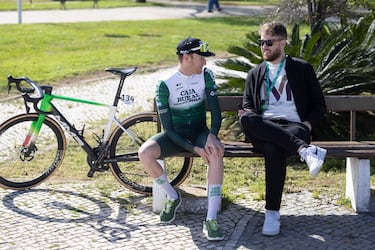 El reto de Abel Balderstone: el Tour de Francia en ‘casa’ con el Caja Rural