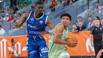 Nzosa defiende a Hughes durante la Final Four de Primera FEB,