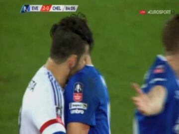 Diego Costa la lía al morder a un rival y escupir al árbitro en el Everton-Chelsea de la FA Cup.