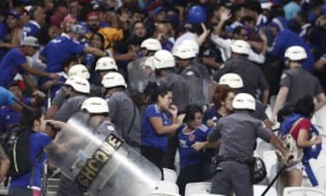 Los graves incidentes de los hinchas de la U en el Arena Corinthians