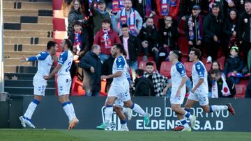 El Tenerife celebra el primer gol ante el Eldense.