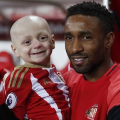 Defoe se tatúa como homenaje el nombre de Bradley Lowery