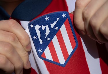 ¿Cuántos escudos ha tenido el Atlético de Madrid y cuál es el que más tiempo ha durado?