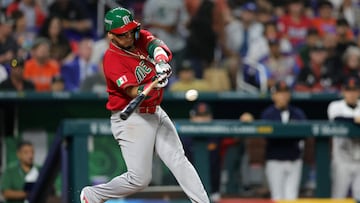 MIAMI, FLORIDA - MARCH 20: Issac Paredes #17 of Team Mexico hits a single in the second inning against Team Japan during the World Baseball Classic Semifinals at loanDepot park on March 20, 2023 in Miami, Florida. Megan Briggs/Getty Images/AFP (Photo by Megan Briggs / GETTY IMAGES NORTH AMERICA / Getty Images via AFP)