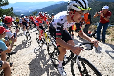 Almeida y Vingegaard durante la subida a la Bola del Mundo. 