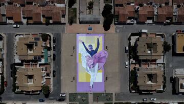 Este mural fue creado en mayo de 2024 y est ubicado en la Plaza Fuensanta, en Santiago de la Ribera, Murcia. 