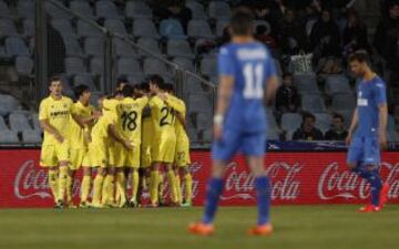 Los jugadores celebran el 0-1 de Perbet.