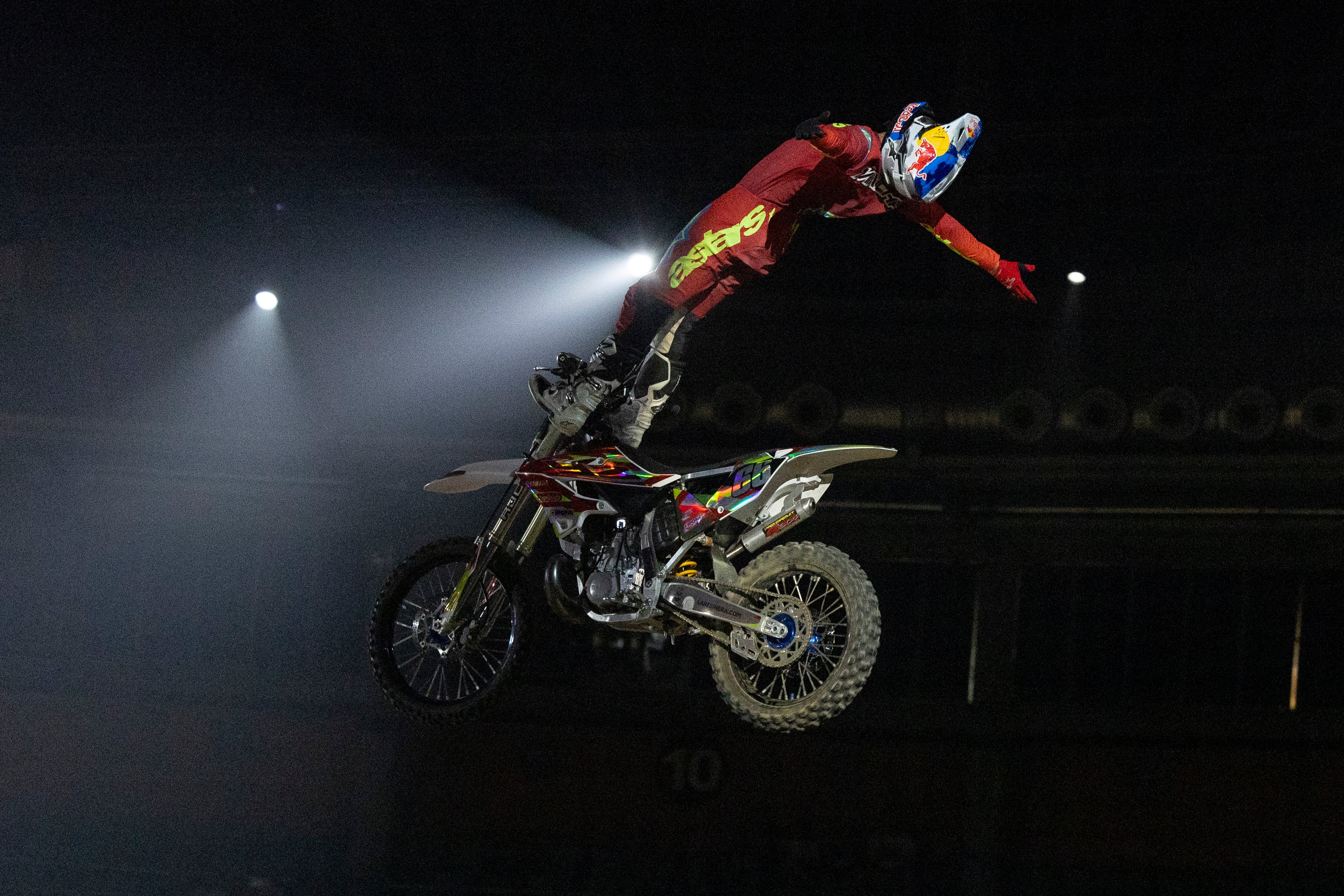 José Mincha hace un salto en el X-Gravity de Madrid.
