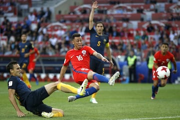 Futbol, Chile vs Australia
El jugador de la seleccion chilena Martin Rodriguez, centro, marca su gol contra Australia durante el partido del grupo B de la Copa Confederaciones en el estadio Arena Spartak de Moscu, Rusia.
25/06/2017
Andres Pina/Photosport
*******

Football, Chile vs Australia
Chile's player Martin Rodriguez, center, scores against Australia during the group B football match of the Confederations Cup at the Spartak Arena in Moscow, Russia.
25/06/2017
Andres Pina/Photosport