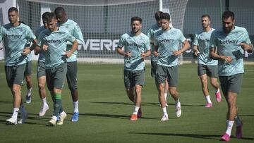 Los jugadores del Betis, en un entrenamiento. 