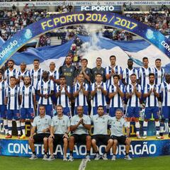 Porto le pega al Villarreal en duelo de mexicanos