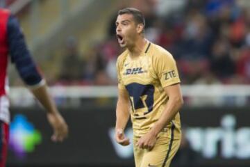 En 2015 llegó a Pumas y el uruguayo ha formado una pareja de alto nivel con Darío Verón. Llegó a defender la camiseta de Uruguay en dos ocasiones y fue elegido mejor defensa de la Liga MX en 2016.