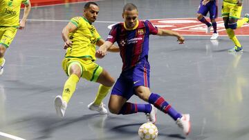 Ferrao controla el bal&oacute;n durante la final de la Copa de Espa&ntilde;a de F&uacute;tbol Sala 2020 entre el Ja&eacute;n Para&iacute;so Interior y el Barcelona.