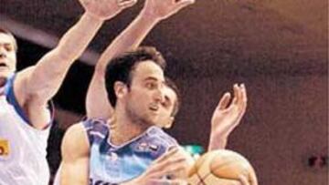 <b>EQUIPO INVICTO. </b>Ginóbili endosó 13 puntos a la selección serbia.