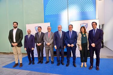 La camiseta es un homenaje al Málaga del mítico Juanito y está inspirada en la de la temporada 1988-89, en la que el de Fuengirola jugó.