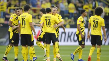 Soccer Football - Bundesliga - Borussia Dortmund v Borussia Moenchengladbach - Signal Iduna Park, Dortmund, Germany - September 19, 2020 Borussia Dortmund&#039;s Erling Haaland and teammates before the match REUTERS / Leon Kuegeler   DFL regulations prohi