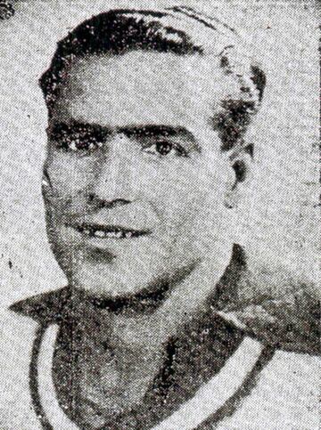 José Pérez nació en Puerto de la Cruz (Santa Cruz de Tenerife) el 24 de octubre de 1909. Jugó su único partido internacional el 12 de enero de 1941. Tenía 31 años, tres meses y 12 días. Era el primero que jugaba la Selección tras terminar la Guerra Civil. Para la historia, la alineación: Pérez (J.M. Echevarría), Mieza, Oceja, Gabilondo, Rovira; Ipiña, Epi, Jorge (Escolá), Guillermo Campanal, Campos y Gorostiza. Resultado: 2-2, en Lisboa, ante Portugal.