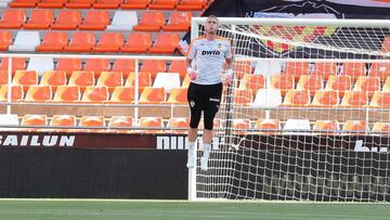 Lesión de Cillessen, doble problema para el Valencia