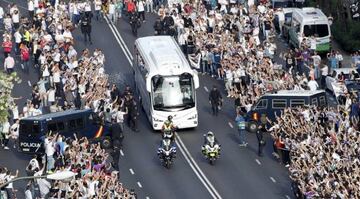 Real Madrid fans cheer on the team as it arrives at the Bernabéu.