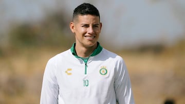 León y el once ideal con James.