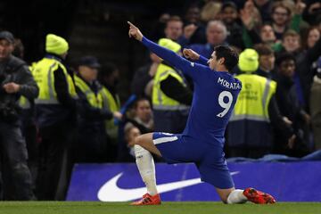 Kiko archer celebration disciples: Torres, Amato, Morata...