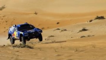 <b>AVENTURA. </b>Carlos Sainz regresa a la carrera más dura del mundo el próximo 5 de enero en Lisboa.